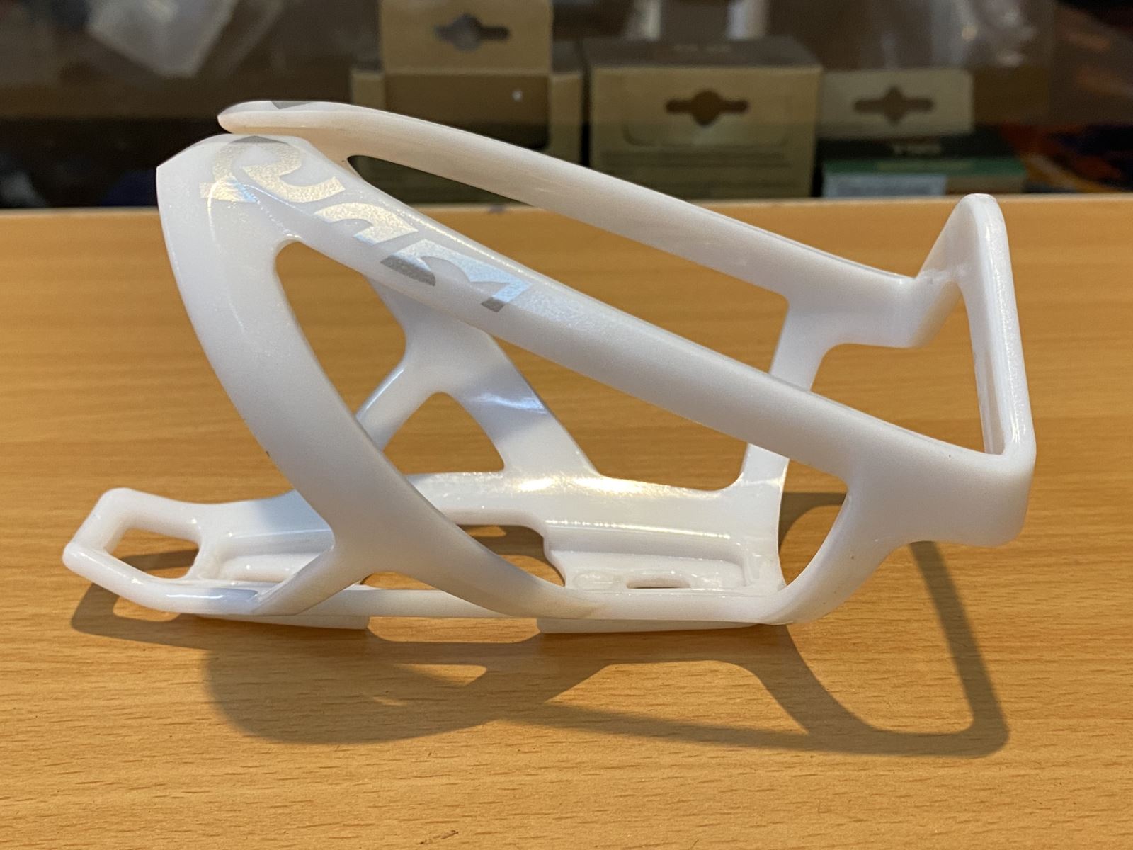 GBN BOTTLE CAGE, Giá bình nước - Trắng . (chiếc)