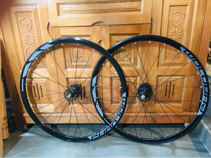 Cặp Vành 20L-24L Gray PHANDOM- 3cm-700c Fixed Gear- Đen chữ trắng (đôi)